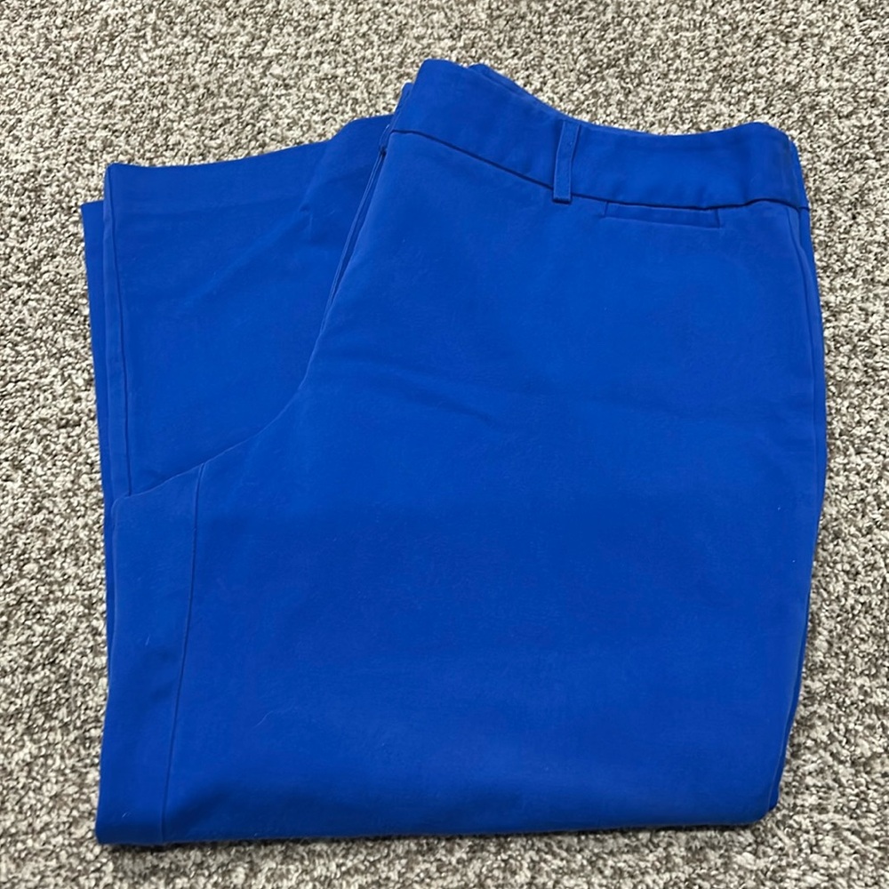 Rafaella classic capris- beautiful royal blue!